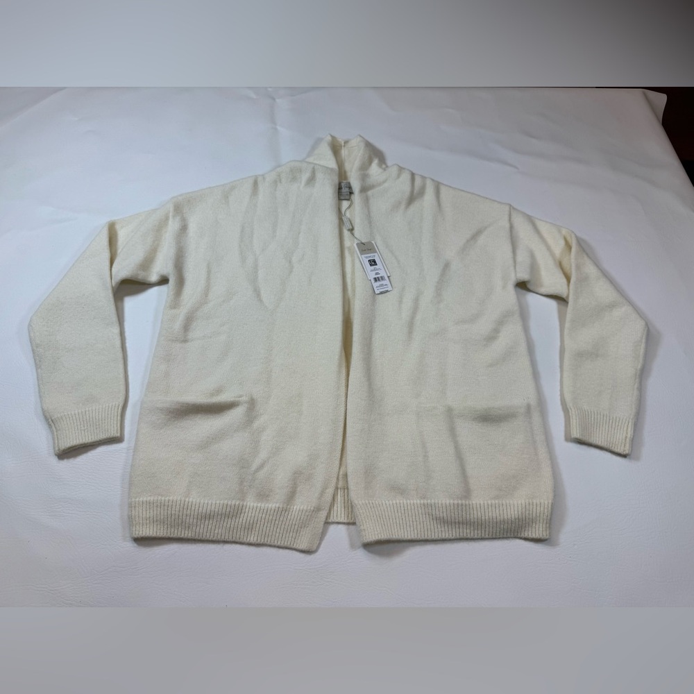 NWT Charlie Paige white sweater women’s size medium long sleeve (bin W)
